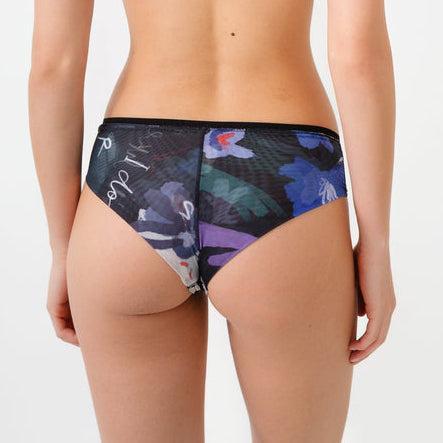 Kaia briefs la vida
